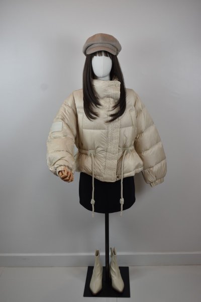 เช่าเสื้อโค้ท Freezy Chic Coat เสื้อโค้ทสั้น ขนเป็ด,โพลีนวม สีครีม รุ่น 0133CDCMS