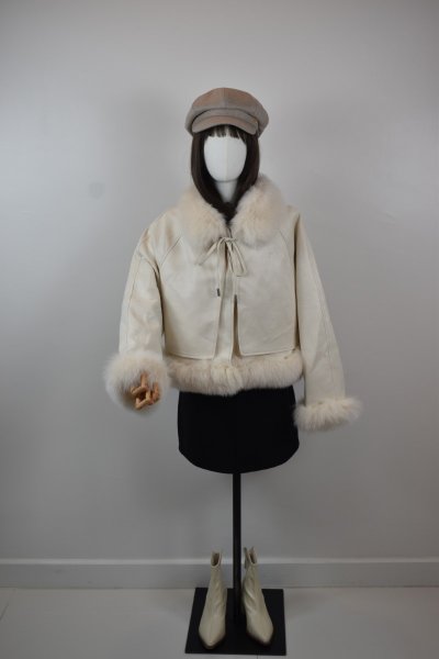 เช่าเสื้อโค้ท Freezy Chic Coat เสื้อโค้ทสั้น ผ้าวูล สีขาว รุ่น 0134CZWTM