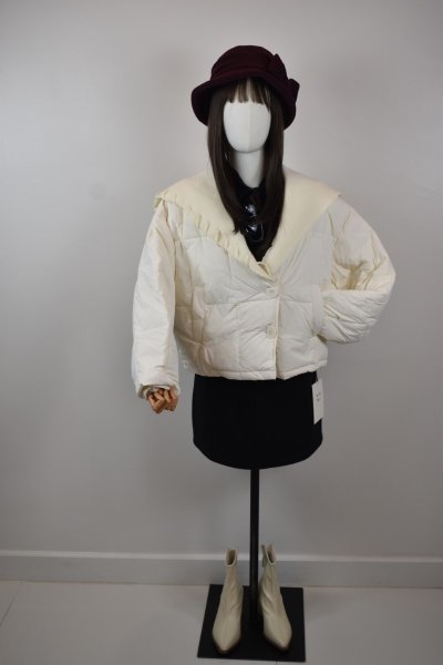 เช่าเสื้อโค้ท Freezy Chic Coat เสื้อโค้ทสั้น ขนเป็ด,โพลีนวม สีครีม รุ่น 0137CDCMS
