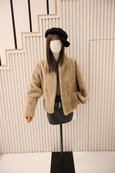 เช่าเสื้อโค้ท Freezy Chic Coat เสื้อโค้ทสั้น ผ้าขนสัตว์ สีน้ำตาล รุ่น 0232CWBWF