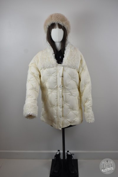 เช่าเสื้อโค้ท Freezy Chic Coat เสื้อโค้ทยาว ผ้าโพลีเอสเตอร์ สีครีม รุ่น 0534LPCMM