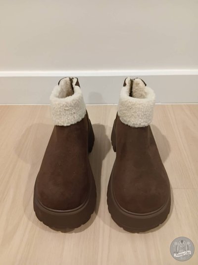 เช่าเสื้อโค้ท Freezy Chic Coat รองเท้าลุยหิมะ หนัง สีน้ำตาล รุ่น 0640BLBW37