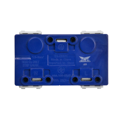 เต้ารับคู่มีกราวด์ 3 ขา แนวตั้ง 16 แอมป์ 250 โวลต์