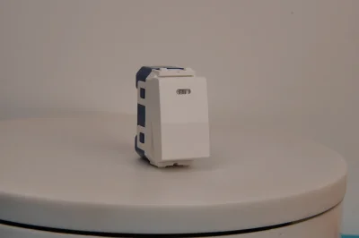 สวิตช์ทางเดียว 1 ช่อง 16 แอมป์ 250 โวลต์ พร้อมไฟ LED