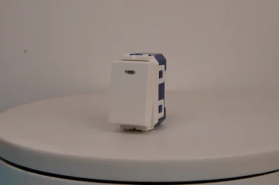 สวิตช์ทางเดียว 1 ช่อง 16 แอมป์ 250 โวลต์ พร้อมไฟ LED