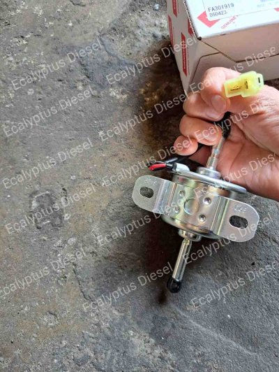 FUEL PUMP YANMAR 119225-52102