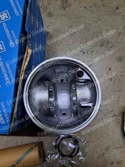 PISTON ASSY VOLVO TD 71 KOLBENSCHMIDT 90741600 0379800