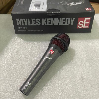 SE ELECTRONICS V7 MK - MYLES KENNEDY SIGNATURE SUPER CARDIOID DYNAMIC VOCAL MICROPHONE