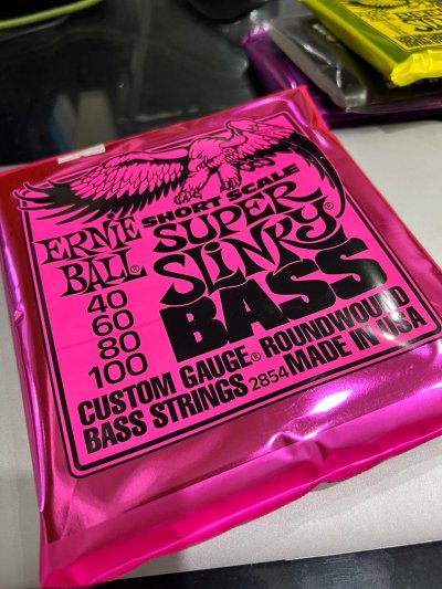 ERNIEBALL SUPER SLINKY NICKEL WOUND SHORT SCALE BASS STRINGS 40-100 (E10-P02854)