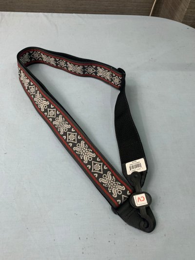 ERNIEBALL JACQUARD GUITAR STRAP, BLACKJACK RED (E10-P04669)