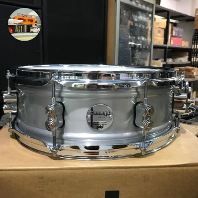 PDP SNARE DRUM CONCEPT METAL 14X5 NATURAL SATIN BRUSHED ALUMINIUM SNARE DRUM PDSN0514NBAC