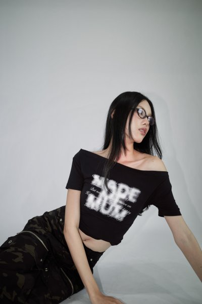 Tasty / Off shoulder top