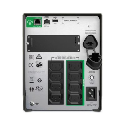ด้านหลัง APC Smart-UPS SMT1500IC พร้อมช่องจ่ายไฟ IEC C13 จำนวน 8 ช่องและพอร์ต SmartConnect