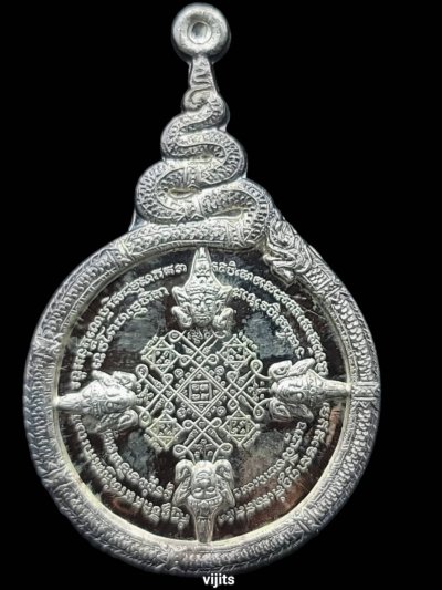 เหรียญพระพรหม9ยอด เนื้อเงิน  หลวงพ่อชำนาญ วัดบางกุฏีทอง จ.ปทุมธานี ปี2552