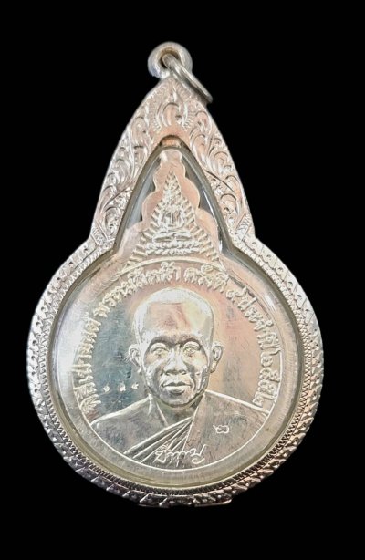 เหรียญพระพรหม9ยอด เนื้อเงิน  หลวงพ่อชำนาญ วัดบางกุฏีทอง จ.ปทุมธานี  ปี2552