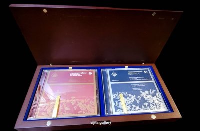 CD Boxset กล่องไม้ รวมเพลงพระราชนิพนธ์ โดย University of North Texas Symphony Orchestra 4 Dises