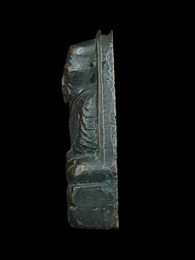 พระหลวงปู่ทวด วัดช้างให้ พิมพ์หลังตัวหนังสือ หน้าลิง ทองแดงรมดำ บล็อกจมูกแตกปี๒๕๐๘