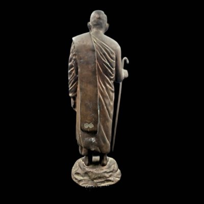 รูปหล่อบูชายืนถือไม้เท้า หลวงปู่ชอบ ฐานสโม รุ่นแรก ปี 2534