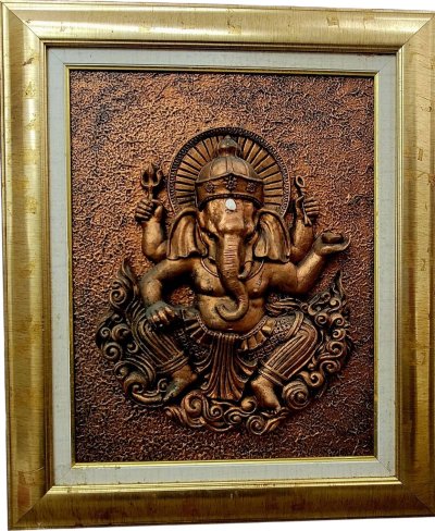 กรอบรูปพระพิฆเนศงานปั้นนูน (เจ้าของเดิมแจ้งว่าเอาเข้าพิธีแล้ว)  ขนาดรวมกรอบ 68*80 ซม.