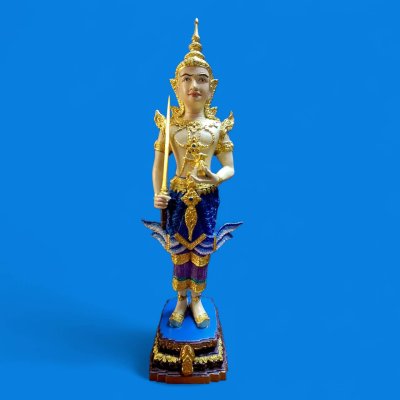 พระสยามเทวาธิราชถือถุงเงิน