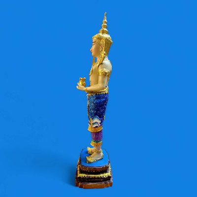 พระสยามเทวาธิราชถือถุงเงิน