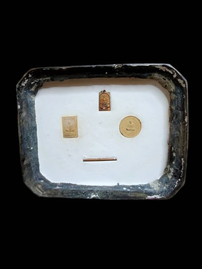 พระบูชาหลวงปู่เกลี้ยง เตชธมฺโม วัดโนนแกด จ.ศรีสะเกษ รุ่นเจริญพร พ.ศ.2554 หน้าตัก 9 นิ้ว ฐานแปดเหลี่ยม หมายเลข 118 สร้าง 299 องค์