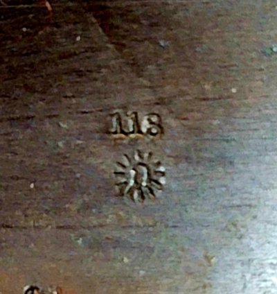 พระบูชาหลวงปู่เกลี้ยง เตชธมฺโม วัดโนนแกด จ.ศรีสะเกษ รุ่นเจริญพร พ.ศ.2554 หน้าตัก 9 นิ้ว ฐานแปดเหลี่ยม หมายเลข 118 สร้าง 299 องค์