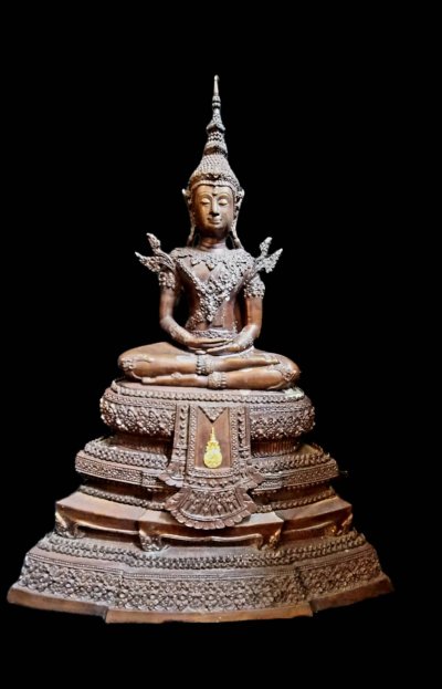 พระบูชาพระพุทธทรงเครื่องจักรพรรดิ์ สมาคมผู้สูงอายุ ปี2554 หน้าตัก5นิ้ว