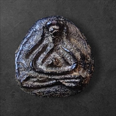 พระปิดตา เนื้อผงคลุกรัก หลวงพ่อเชย วัดบางกระสอบ พิมพ์แขนกลม