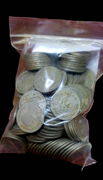เหรียญบาท ตราครุฑ ปี2517 สภาพใช้ ืจำนวน 200 เหรียญ