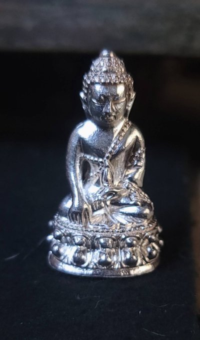 พระกริ่งมหาราช หลวงปู่ชัชวาล วัดบ้านปูน จ.อยุธยา ปี 2561 (เนื้อเงิน ก้นตะกรุดทองคำ) หมายเลข 32