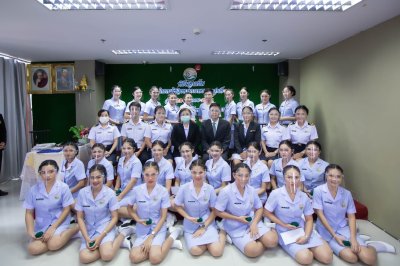 พิธีมอบเข็ม พนักงานผู้ช่วยทางการพยาบาลรุ่นที่ 39 ณ โรงเรียนเดอะแคร์การบริบาล 