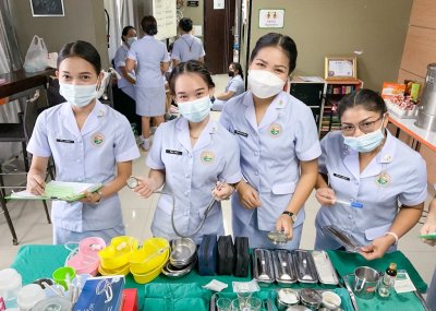 นักเรียนพนักงานผู้การบริบาล รุ่น 39 สอบมาตรฐานฝีมือแรงงานแห่งชาติ ภาคความสามารถ สาขาการดูแลผู้สูงอายุ ระดับ 1 ณ ศูนย์ทดสอบมาตรฐานฝืมือแรงงาน โรงเรียนเดอะแคร์การบริบาล อุบลราชธานี