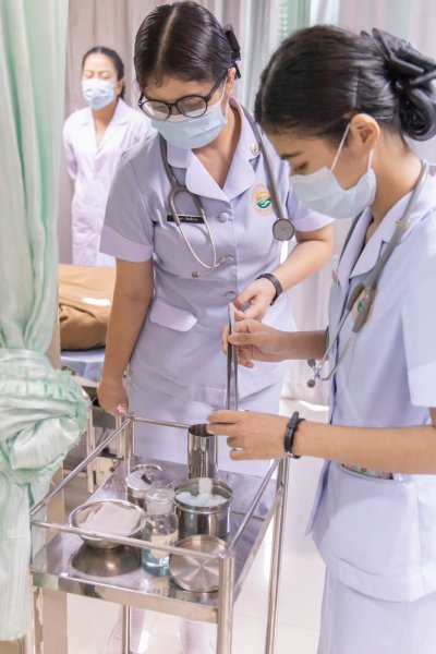 นักเรียนพนักงานผู้ช่วยพยาบาล เดอะแคร์การบริบาลรุ่นที่ 40 สอบวัดผลภาคทักษะก่อนออกฝึกภาคปฎิบัติ ( The Care Skill Day )
