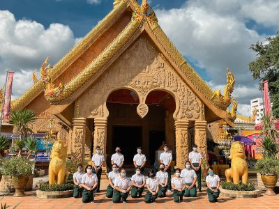 กิจกรรมไหว้พระทำบุญ นักเรียนเดอะเเคร์ รุ่น 40/64 