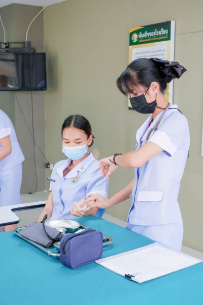 นักเรียนพนักงานผู้ช่วยพยาบาล เดอะแคร์การบริบาลรุ่นที่ 41 สอบวัดผลภาคทักษะก่อนออกฝึกภาคปฎิบัติ ( The Care Skill Day )