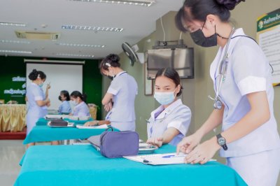 นักเรียนพนักงานผู้ช่วยพยาบาล เดอะแคร์การบริบาลรุ่นที่ 41 สอบวัดผลภาคทักษะก่อนออกฝึกภาคปฎิบัติ ( The Care Skill Day )