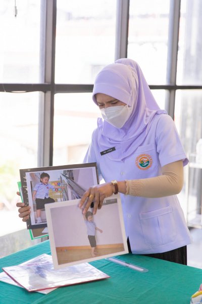 วันที่ 22 กุมภาพันธ์ 2565 นักเรียนพนักงานผู้การบริบาล รุ่น 41 สอบมาตรฐานฝีมือแรงงานแห่งชาติ ภาคความสามารถ สาขาการดูแลเด็กปฐมวัย ระดับ 1 ณ ศูนย์ทดสอบมาตรฐานฝืมือแรงงาน โรงเรียนเดอะแคร์การบริบาล อุบลราชธานี  ภาพเพิ่มเติมที่ : 