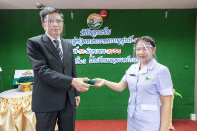 พิธีมอบเข็ม พนักงานผู้ช่วยทางการพยาบาลรุ่นที่ 42 ณ โรงเรียนเดอะแคร์การบริบาล