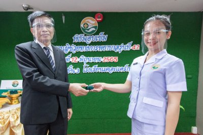 พิธีมอบเข็ม พนักงานผู้ช่วยทางการพยาบาลรุ่นที่ 42 ณ โรงเรียนเดอะแคร์การบริบาล