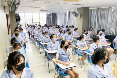 วันที่ 24 - 26 มิถุนายน 2565 นักเรียนพนักงานผู้การบริบาล รุ่น 42 สอบมาตรฐานฝีมือแรงงานแห่งชาติ ภาคความสามารถ สาขาการดูแลผู้สูงอายุ ระดับที่ 1 ณ ศูนย์ทดสอบมาตรฐานฝีมือแรงงาน โรงเรียนเดอะแคร์การบริบาล
