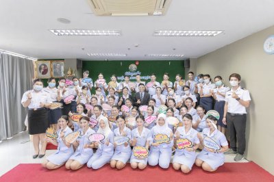 พิธีมอบเข็ม พนักงานผู้ช่วยทางการพยาบาลรุ่นที่ 43 ณ โรงเรียนเดอะแคร์การบริบาล