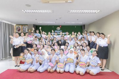 พิธีมอบเข็ม พนักงานผู้ช่วยทางการพยาบาลรุ่นที่ 43 ณ โรงเรียนเดอะแคร์การบริบาล