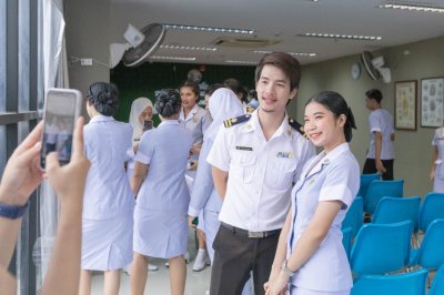 พิธีมอบเข็ม พนักงานผู้ช่วยทางการพยาบาลรุ่นที่ 43 ณ โรงเรียนเดอะแคร์การบริบาล