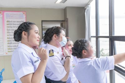 พิธีมอบเข็ม พนักงานผู้ช่วยทางการพยาบาลรุ่นที่ 43 ณ โรงเรียนเดอะแคร์การบริบาล