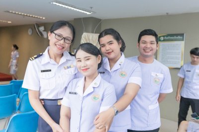 พิธีมอบเข็ม พนักงานผู้ช่วยทางการพยาบาลรุ่นที่ 43 ณ โรงเรียนเดอะแคร์การบริบาล