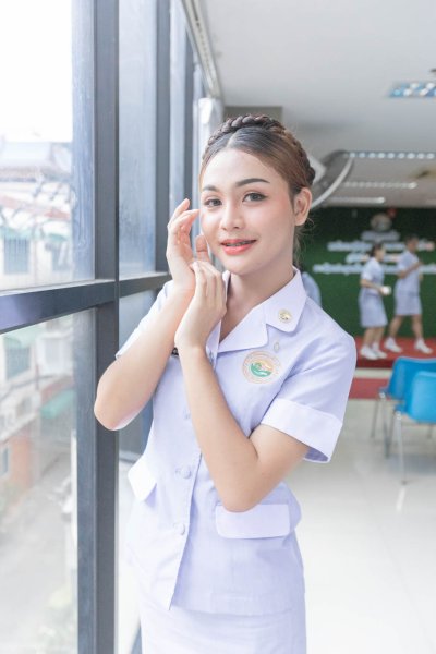 พิธีมอบเข็ม พนักงานผู้ช่วยทางการพยาบาลรุ่นที่ 43 ณ โรงเรียนเดอะแคร์การบริบาล