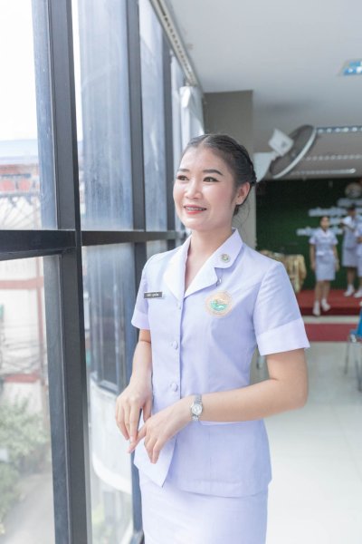 พิธีมอบเข็ม พนักงานผู้ช่วยทางการพยาบาลรุ่นที่ 43 ณ โรงเรียนเดอะแคร์การบริบาล