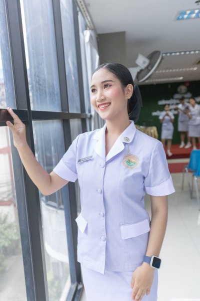 พิธีมอบเข็ม พนักงานผู้ช่วยทางการพยาบาลรุ่นที่ 43 ณ โรงเรียนเดอะแคร์การบริบาล