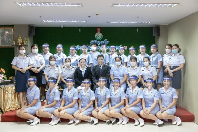 พิธีมอบเข็ม พนักงานผู้ช่วยทางการพยาบาลรุ่นที่ 46 ณ โรงเรียนเดอะแคร์การบริบาล 